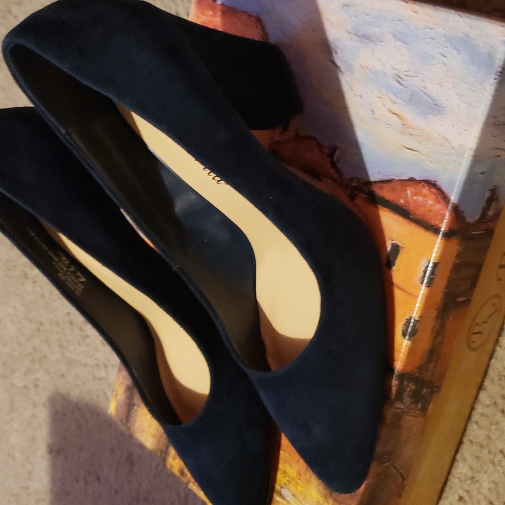 BellaVita Navy kid suede leather shoe. Sz 9M